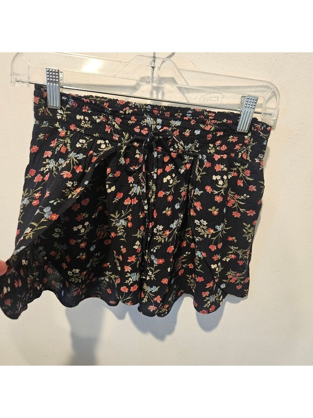 Women's American Eagle Outfitters Black Floral High Waist Flyaway Shorts S